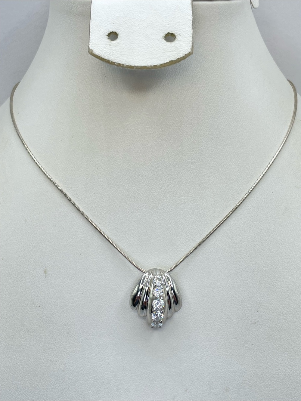 925 Sterling Silver Cubic Zirconia Shell Pendant Necklace CZ Snake Chain